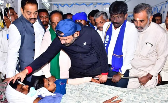 Honour killing in Hubballi: Minister Santosh Lad meets attack victims, calls incident condemnable