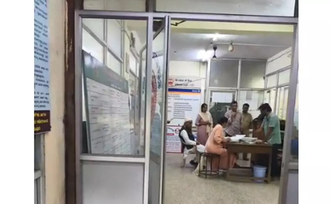 Dharwad Corporation zonal offices raided after complaints of corruption in issuing land records