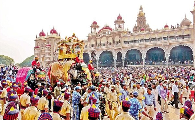 Mysuru | Countdown to the World-Famous Jamboo Savari begins, thousands gather