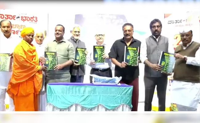 Vartha Bharati launches Kalyana Karnataka edition, releases 23rd annual special issue in Kalaburagi