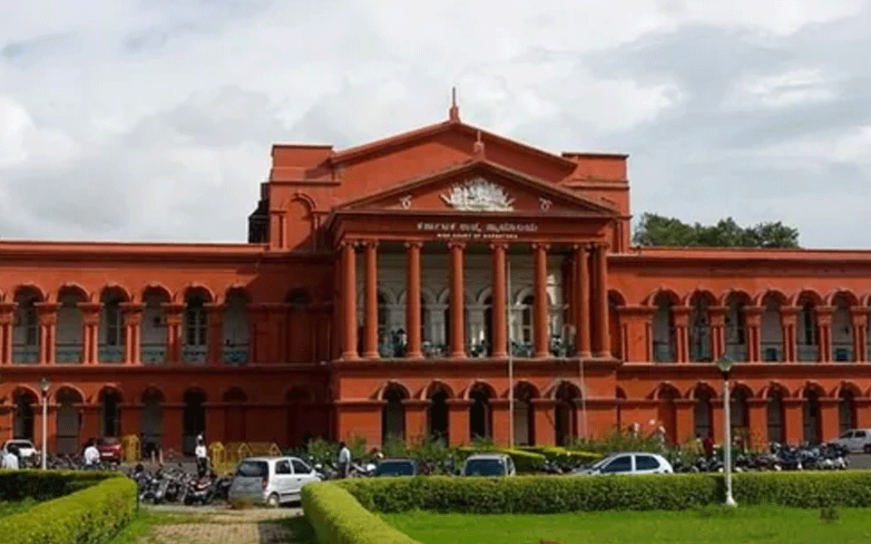 Temple property transferred with fake documents: Civil suit & criminal complaint maintanable: HC