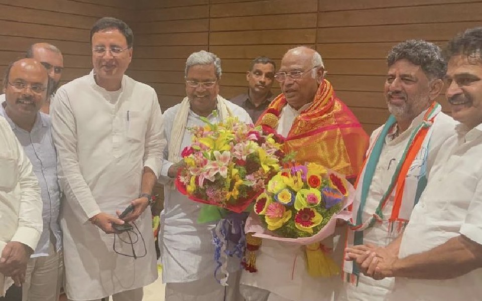 Congress maintains suspense over CM's name, says CM will sworn in on Thursday