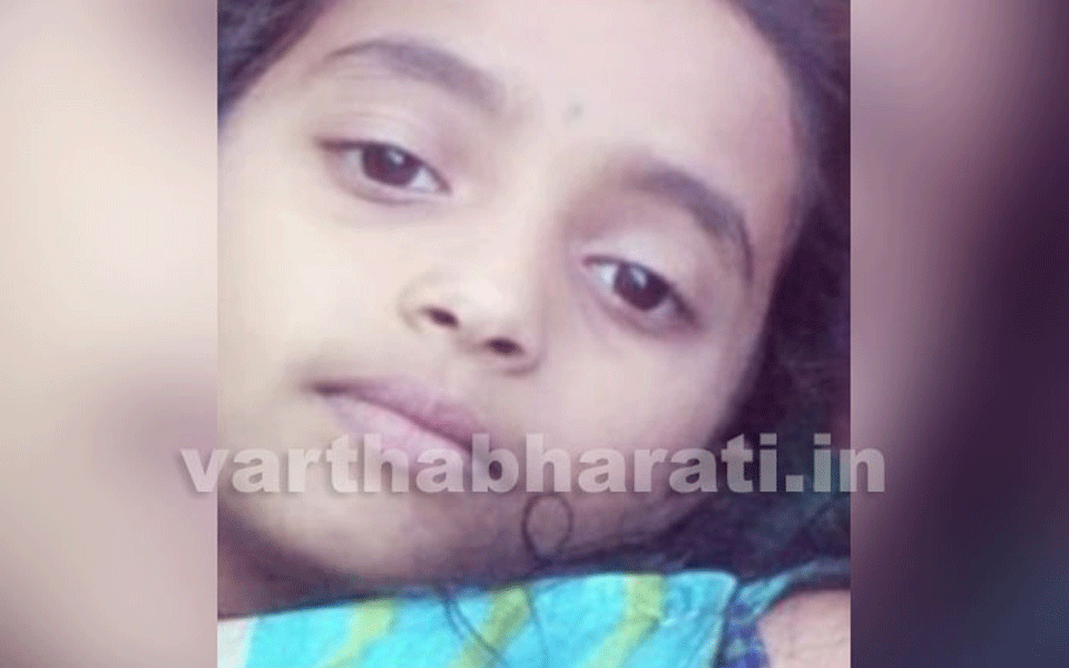 Chikkamagaluru: 9-yr-old girl playing in saree swing chokes to death