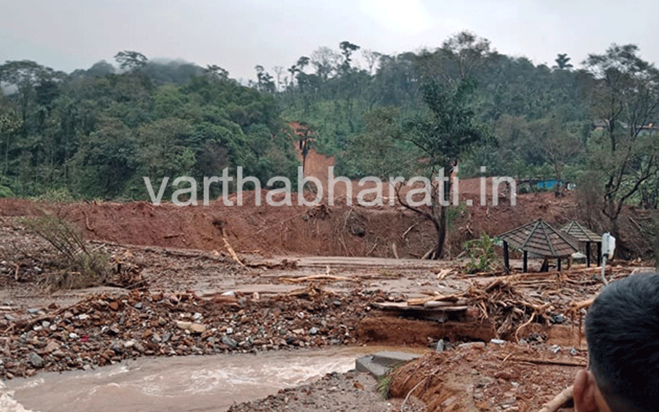 40 persons ran to survive amidst landslides, floods