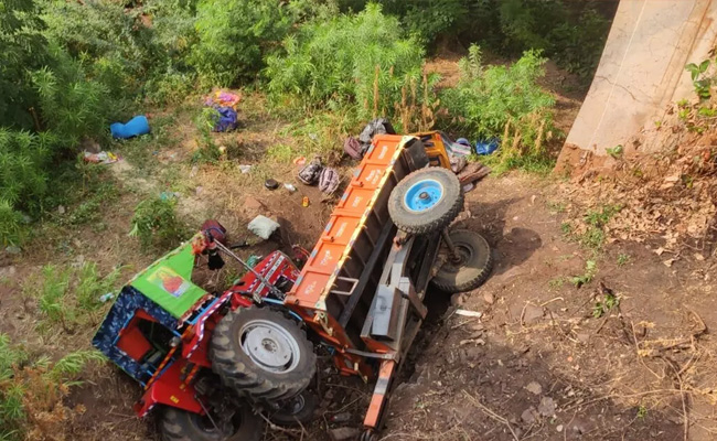 Six killed, nine injured after tractor falls off bridge in Karnataka’s Koppal