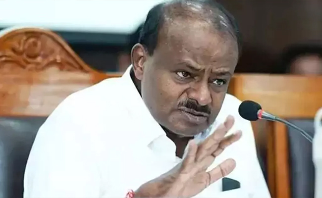 Kumaraswamy accuses Cong govt of 'neglecting' farmers in Karnataka