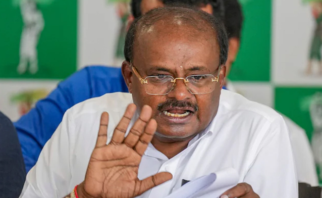 Kumaraswamy slams Siddaramaiah for accusing Oppn of targeting his wife in MUDA case