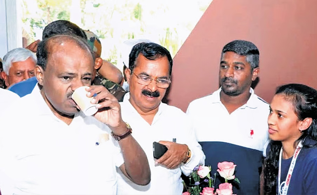 ‘Financial expert’ Siddaramaiah should become Trump’s economic adviser, says HD Kumaraswamy