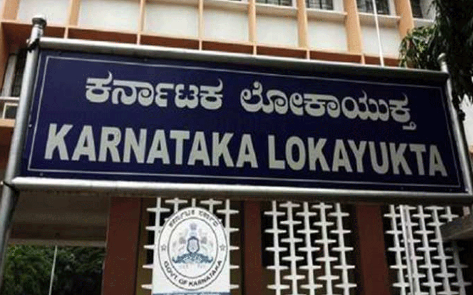 Bhajan in Lokayukta office: Video viral in social media