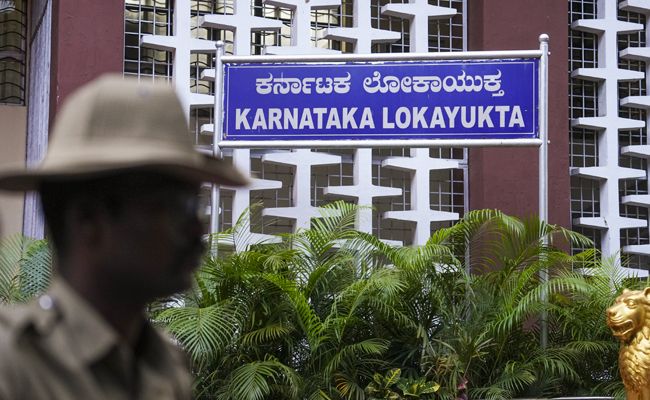 Karnataka Lokayukta raids four govt officials