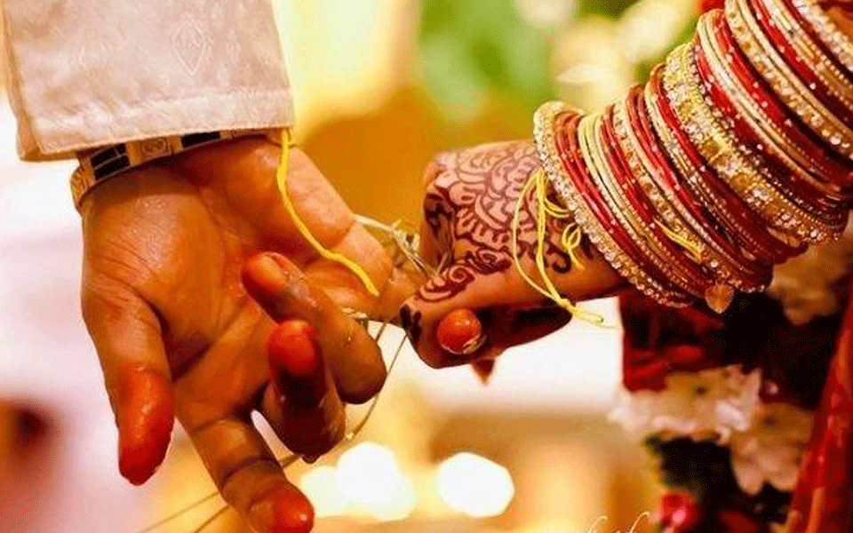 Srirangapatna: Villagers boycott five families for supporting love marriage