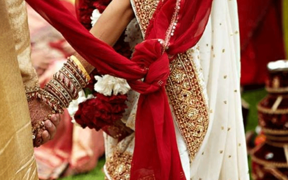 Bride elopes with her lover on wedding day