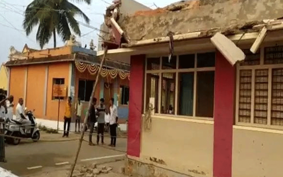 One woman killed, 40 others injured as roof of house collapse during village festival in Karnataka