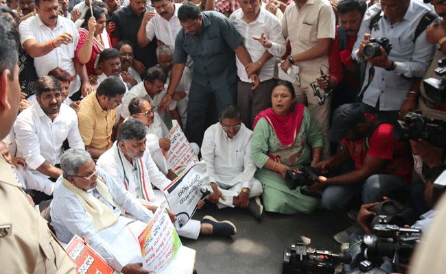 Siddaramaiah, DKShi among Congress leaders detained during rally for SC/ST reservation in Bengaluru