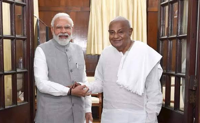 JD(S) patriarch Deve Gowda greets PM Modi on birthday