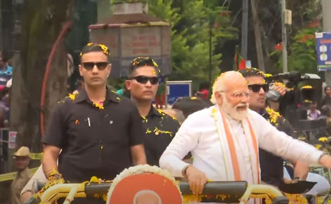 PM Modi embarks on 8-km roadshow in Bengaluru