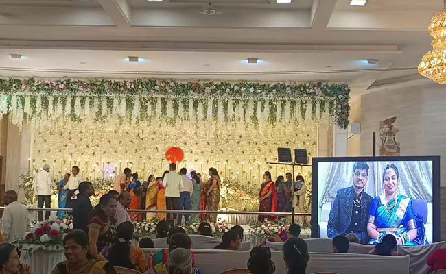 Karnataka: Indigo disruption forces newlyweds to attend reception online