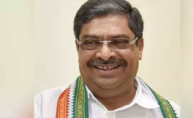 Din in K'taka Legislative Council over Cong MLC using 'derogatory' remarks against PM Modi