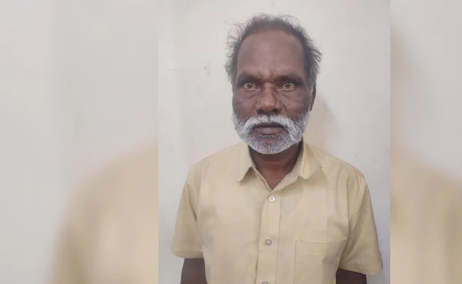 Man held for cheating IT official by posing as 'parrot astrologer'