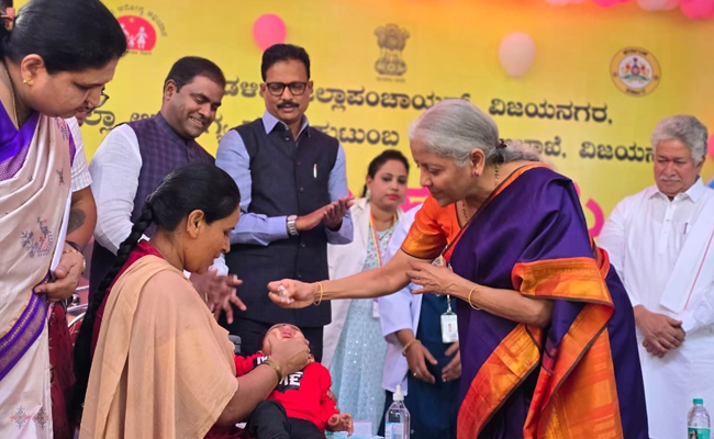 CM Siddaramaiah, FM Nirmala Sitharaman lead polio vaccination drive in Karnataka
