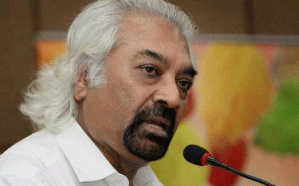 NRIs from Karnataka want Congress to retain power: Pitroda   