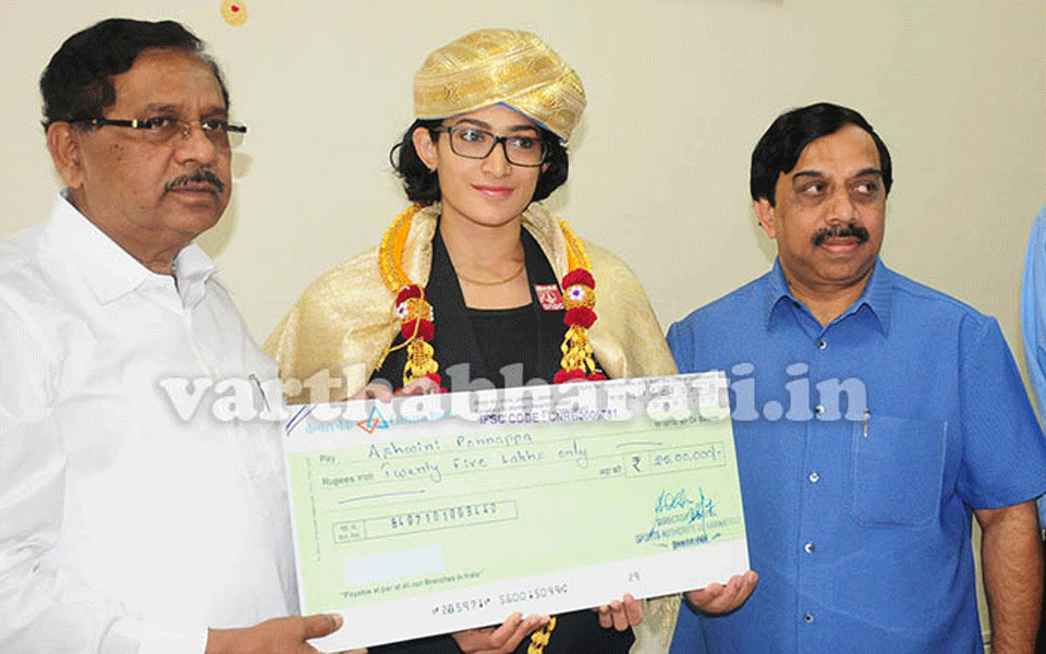 DCM Parameshwar gives away Rs 33 lakh cheque to Ashwini Ponnappa