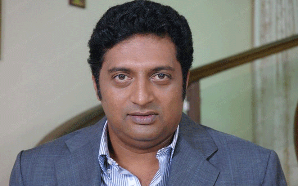 Ready to enter politics : Prakash Rai