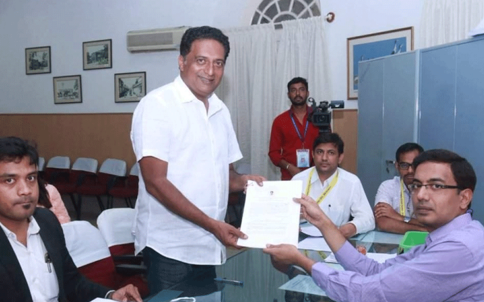 Prakash Raj filed nomination as an Independent candidate