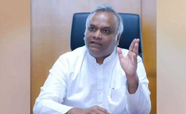 Businessmen who do not do as Centre asks of them are harassed by IT, ED: Priyank Kharge