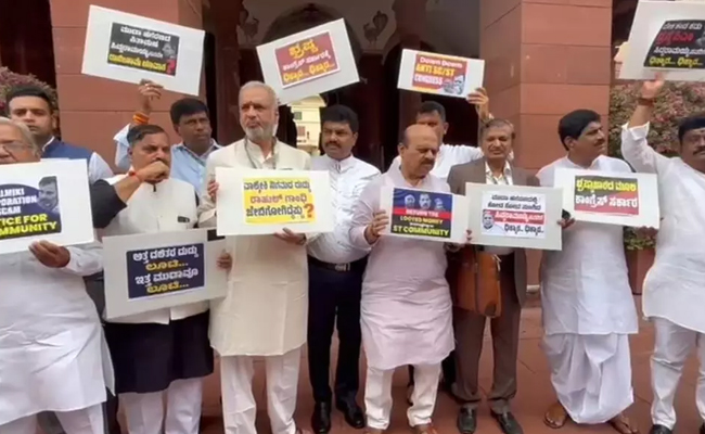 New Delhi: BJP, JDS MPs protest in Parliament premises demanding CM Siddaramaiah's resignation