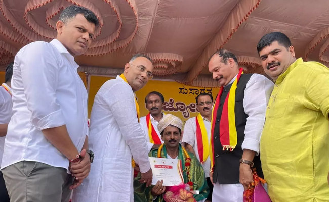 Karnataka Rajyotsava: Dakshina Kannada District Award conferred to Vartha Bharati's Pushparaj