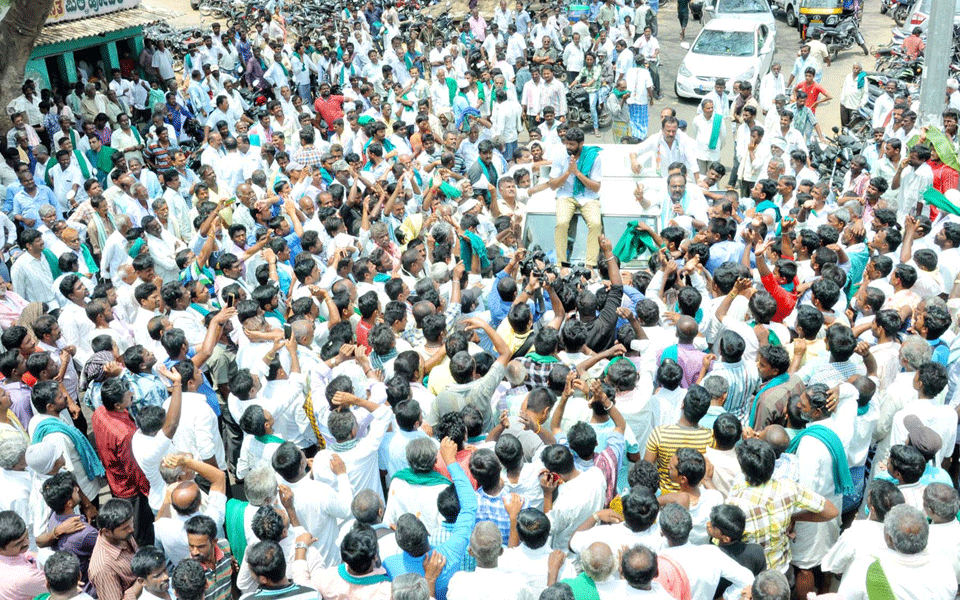 Thousands participate in Raith Sangh-Congress joint campaign