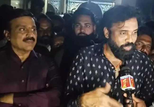 Ballari clash: Sriramulu, Janardhana Reddy hold press meet; statue unveiling postponed