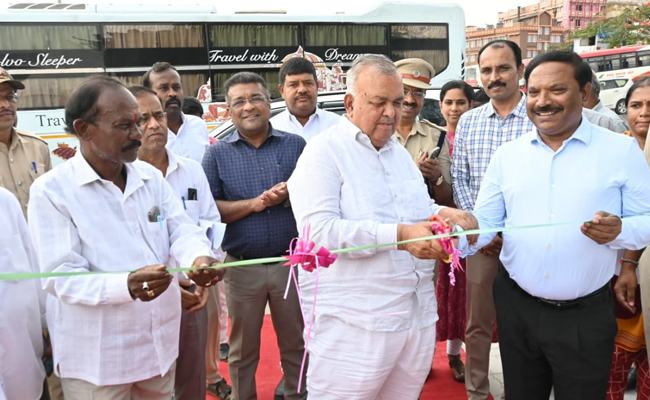 Transport Min. Ramalinga Reddy inaugurates redeveloped parking facility at KBS
