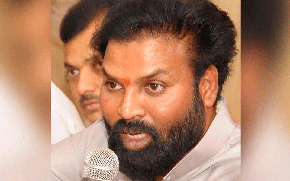 Sriramulu blames alliance govt for Minister Shivalli's death: Congress to file complaint
