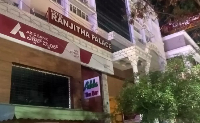 Fire breaks out in Raichur hotel due to short circuit; furniture gutted in flames