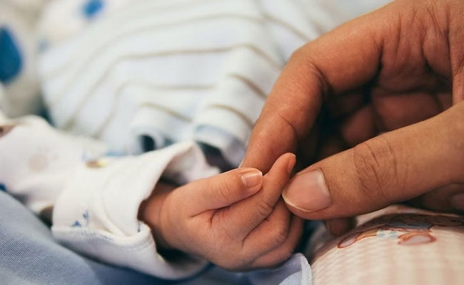 Karnataka government announces paternity leave for single male parent employees