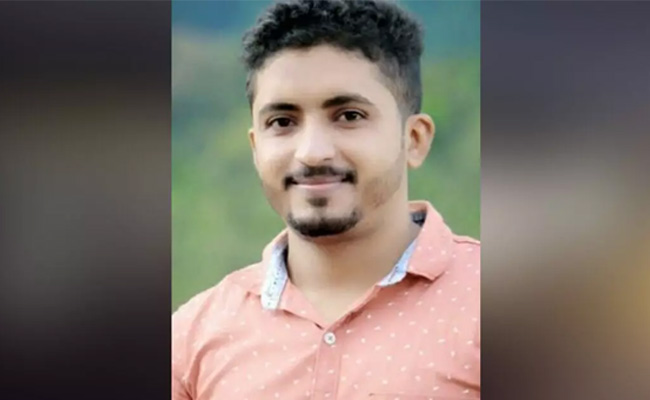 Sakleshpur: Man on way to his pre-wedding shoot dies on spot as car hits tree