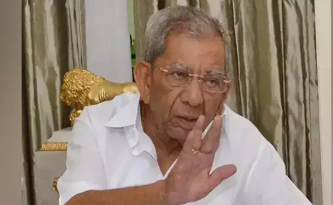 Senior Congress MLA, former Minister Shamanuru Shivashankarappa passes away