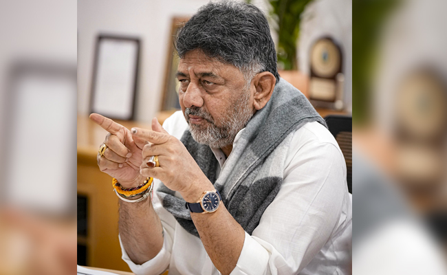 Shivakumar assures contractors to solve their issues