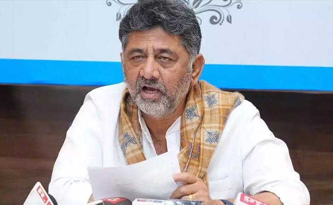 Shivakumar rejects claims of TN Cong MLAs being shifted to Bengaluru
