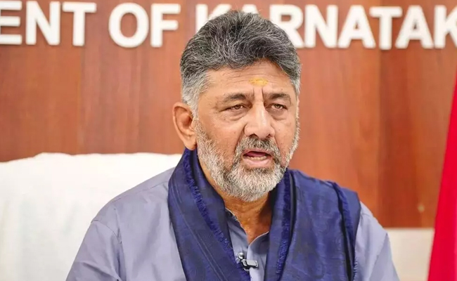 Shivakumar visits ailing Minister Sudhakar at KIMS hospital