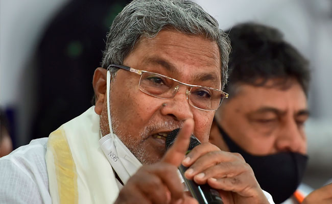 Maharashtra govt officials should not enter Karnataka: Siddaramaiah