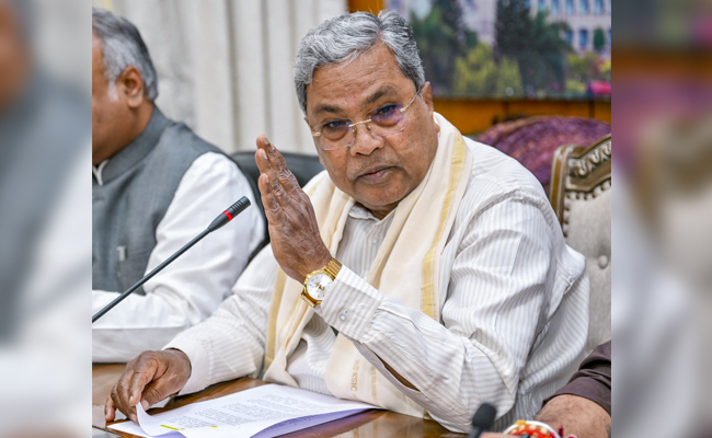 Siddaramaiah says he, Shivakumar should abide by high command decision on leadership issue