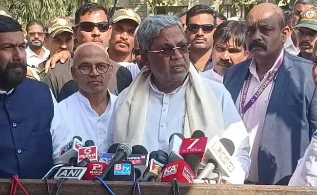 Will continue in politics till I have people's blessings: Siddaramaiah