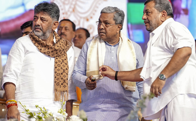 We know B'luru well, keep off K'taka's affairs, Cong leaders tell Vijayan on eviction row