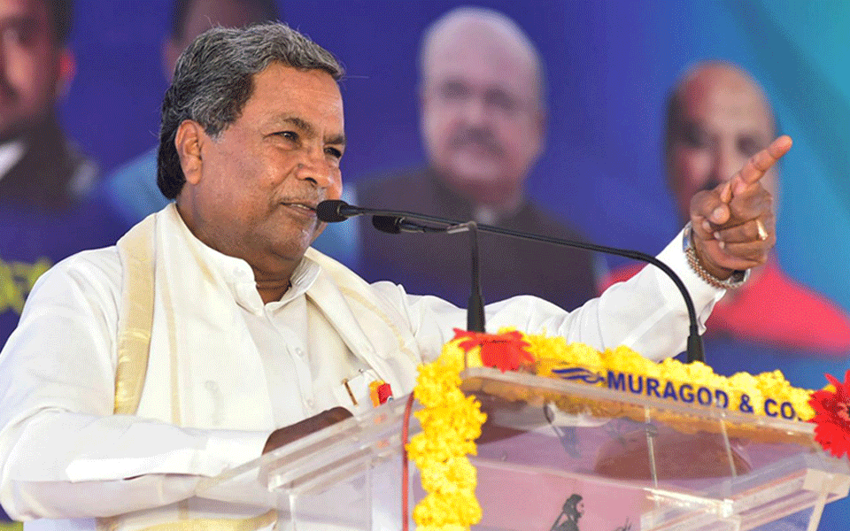 Karnataka Dy CM blames BJP for MLAs' resignation; former CM Siddaramaiah supports claim