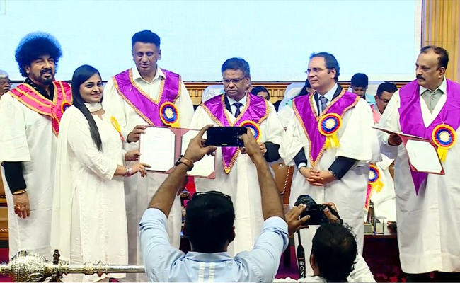 Karnataka News Anchor Naziya Kousar awarded PhD