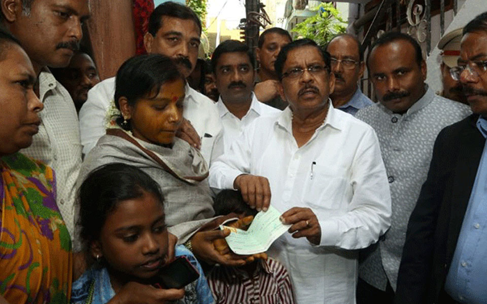 DCM Parameshwar gives away Rs 10 lakh cheque to family of civic worker Subramani