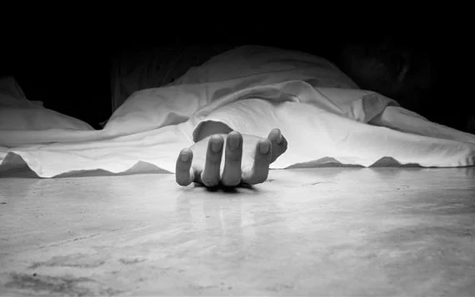 Woman jumps to death from 7th floor with 2-year son